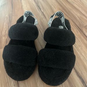 Black UGG slippers US women’s size 7